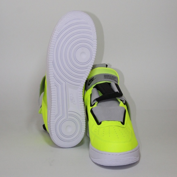 Nike Air Force 1 Utility Low Top Shoe - Picture 6 of 7
